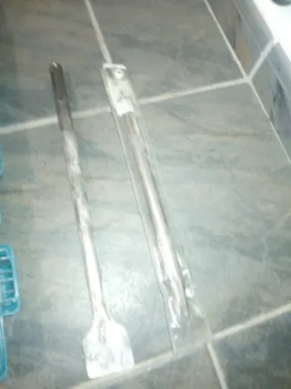 Martillo demoledor Makita con accesorios