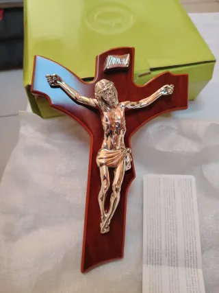 Crocifisso in legno e metallo