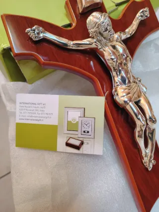 Crocifisso in legno e metallo