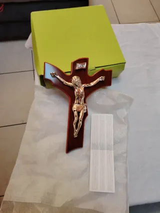 Crocifisso in legno e metallo