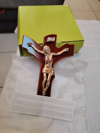 Crocifisso in legno e metallo