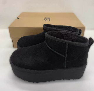 Plataforma     UGG      negra