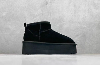 Plataforma     UGG      negra