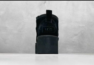 Plataforma     UGG      negra