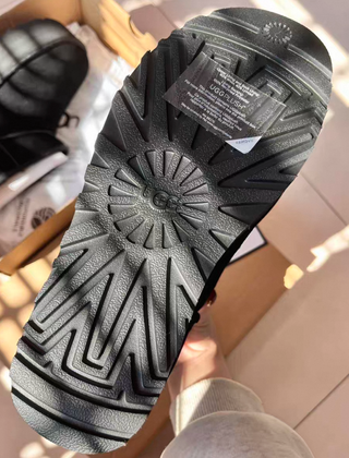 Plataforma     UGG      negra