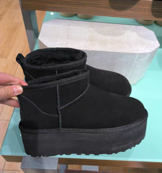 Plataforma     UGG      negra