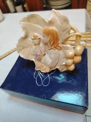 Madonnina con grappolo d'uva