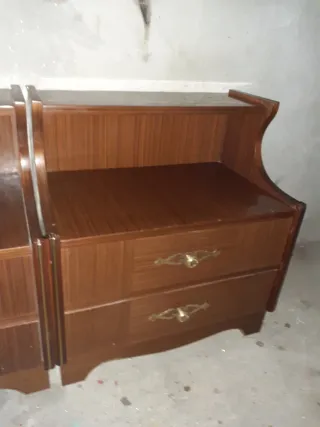 Due comodini in legno (2 unità)