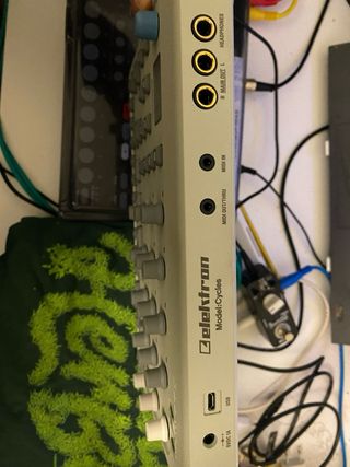 Elektron Model:Cycles Sintetizador Drum Machine