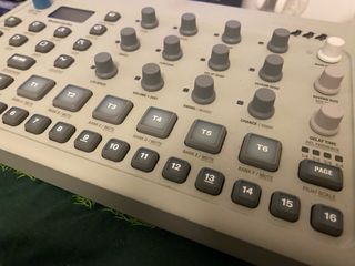 Elektron Model:Cycles Sintetizador Drum Machine