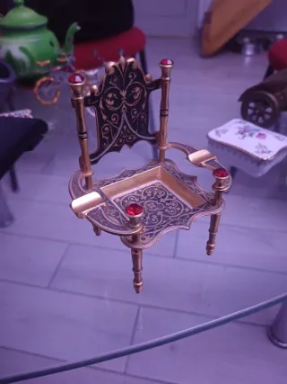 Posacenere Design Trono Oro Nero