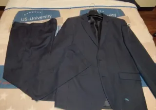 Traje de chaqueta azul marino