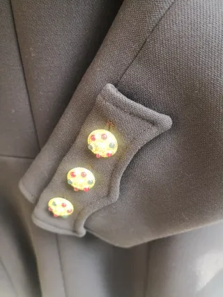 Orecchini Chanel in lana stile militare