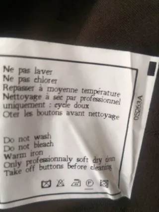 Orecchini Chanel in lana stile militare