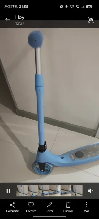 Patinete infantil azul con luces