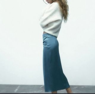 Falda midi Zara azul satinada