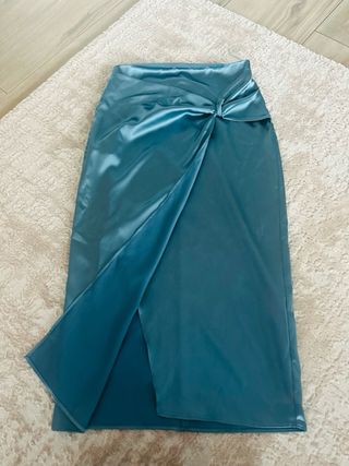 Falda midi Zara azul satinada