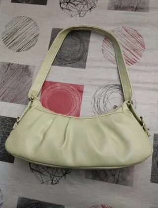 Bolso de hombro verde claro