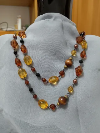Collana lunga simil ambra