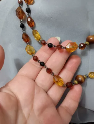 Collana lunga simil ambra