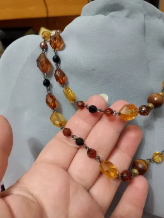 Collana lunga simil ambra