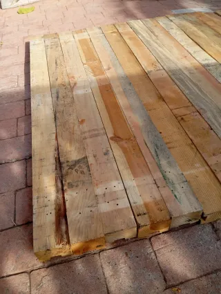 Vigas, listones, palos, postes, puntales de madera