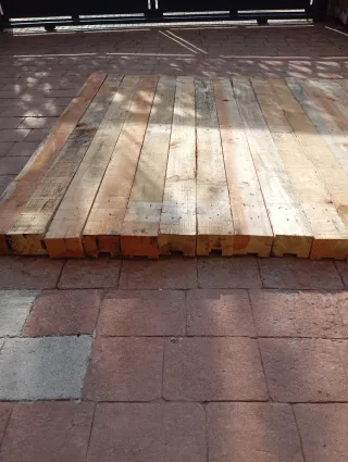 Vigas, listones, palos, postes, puntales de madera