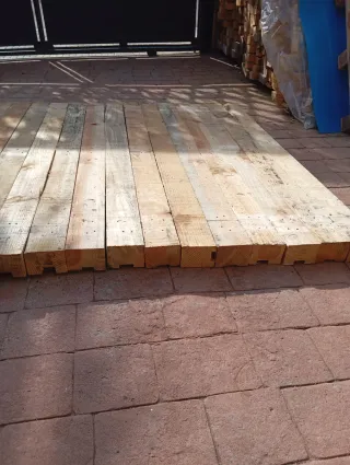 Vigas, listones, palos, postes, puntales de madera