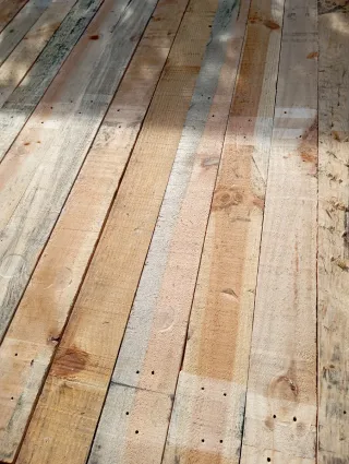 Vigas, listones, palos, postes, puntales de madera