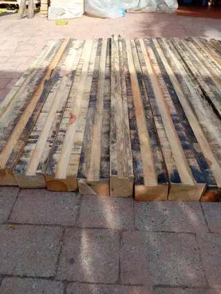 Vigas, listones, palos, postes, puntales de madera