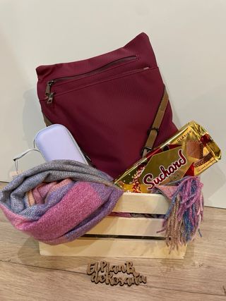 Caja regalo bolso, pañuelo y bombones