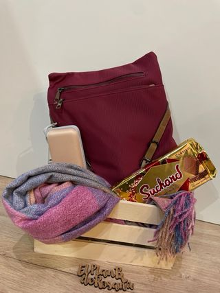 Caja regalo bolso, pañuelo y bombones