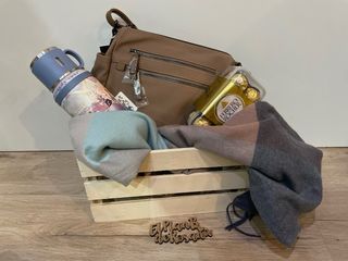 Caja regalo bolso, pañuelo y bombones