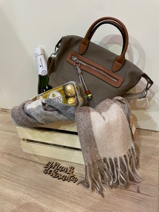 Caja Regalo Cava, Bolso, Manta y Chocolate