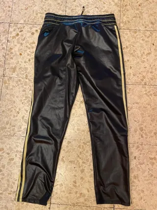 Pantalones Adidas x Respect Me Negro Dorado