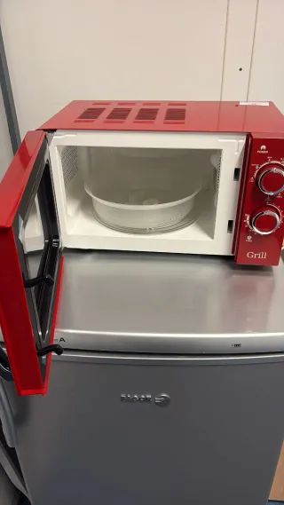 Microondas Rojo con Grill
