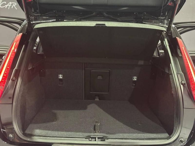 Volvo XC40 2025, foto 8