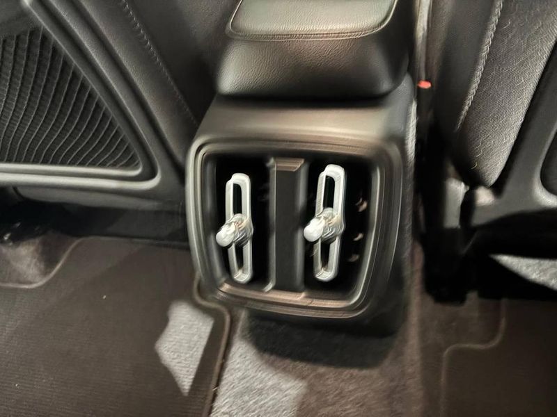 Volvo XC40 2025, foto 10
