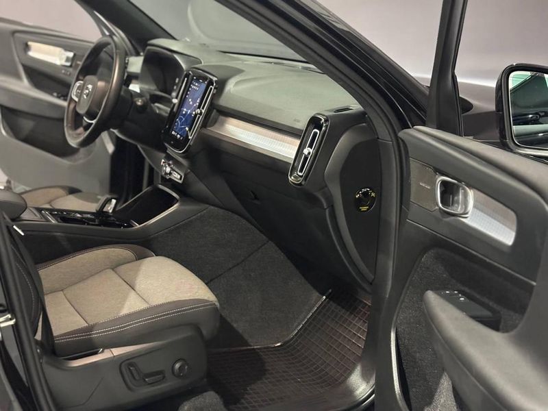 Volvo XC40 2025, foto 11