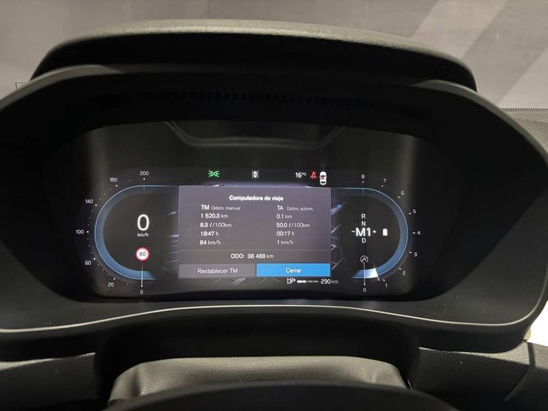 Volvo XC40 2025, foto 14