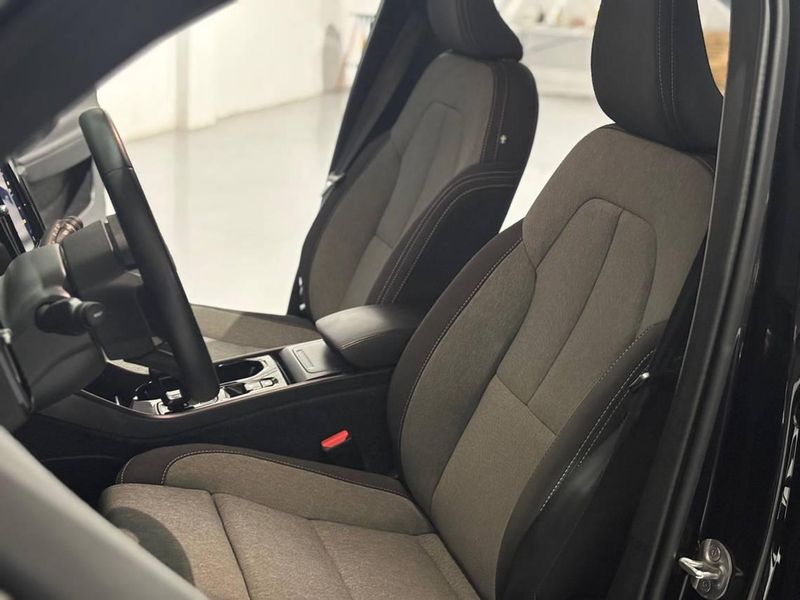 Volvo XC40 2025, foto 20