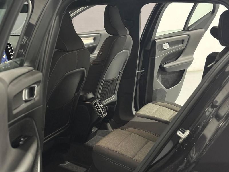 Volvo XC40 2025, foto 23