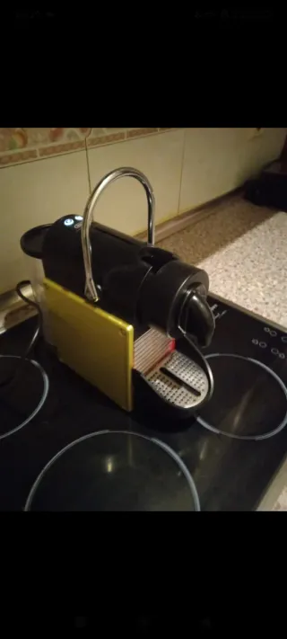 Cafetera Nespresso DeLonghi pixie