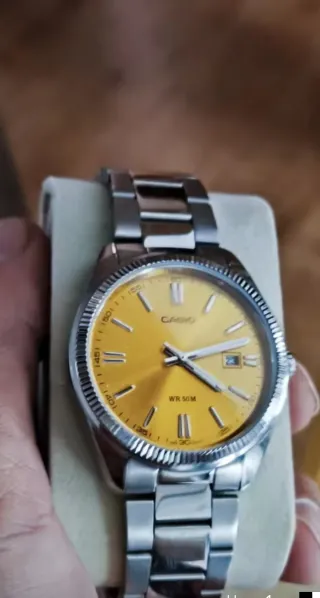 Reloj Casio Dorado y Plateado Nuevo