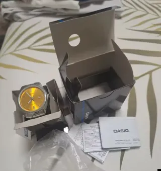 Reloj Casio Dorado y Plateado Nuevo