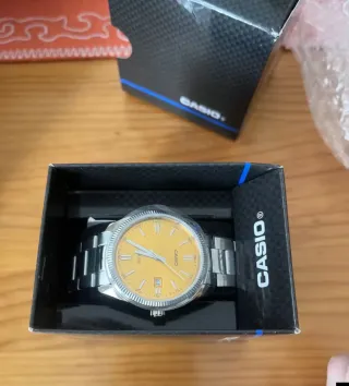 Reloj Casio Dorado y Plateado Nuevo