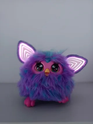 Furby Morado y Azul con Collar