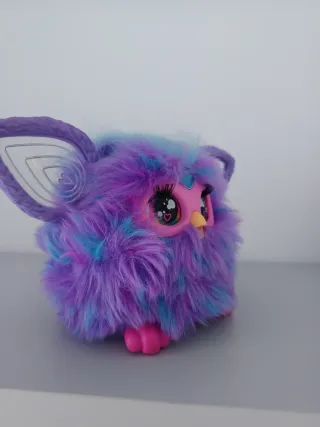 Furby Morado y Azul con Collar