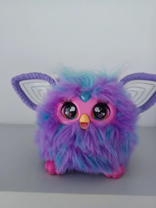 Furby Morado y Azul con Collar