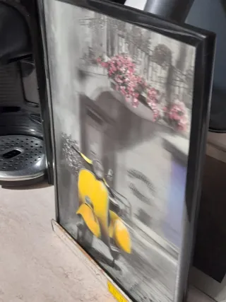 Quadro da parete con scooter giallo